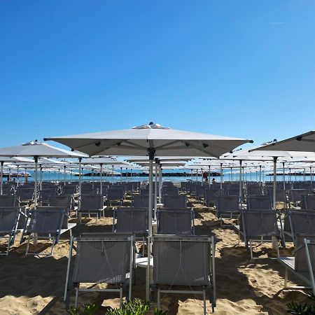 Hotel Flying Pesaro Exterior photo
