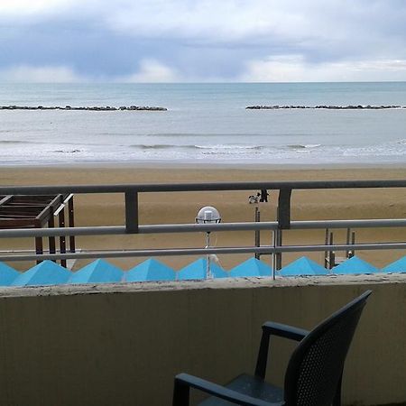 Hotel Flying Pesaro Exterior photo