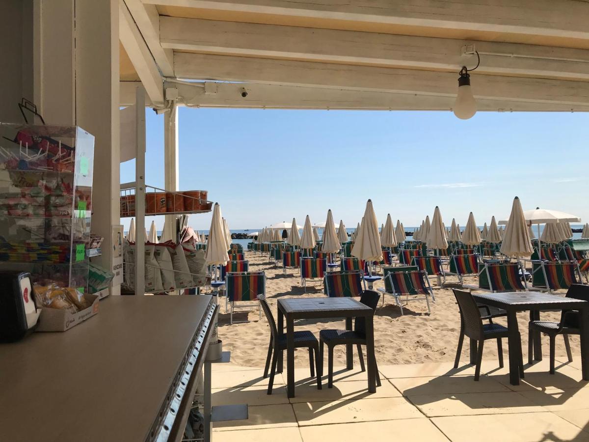 Hotel Flying Pesaro Exterior photo