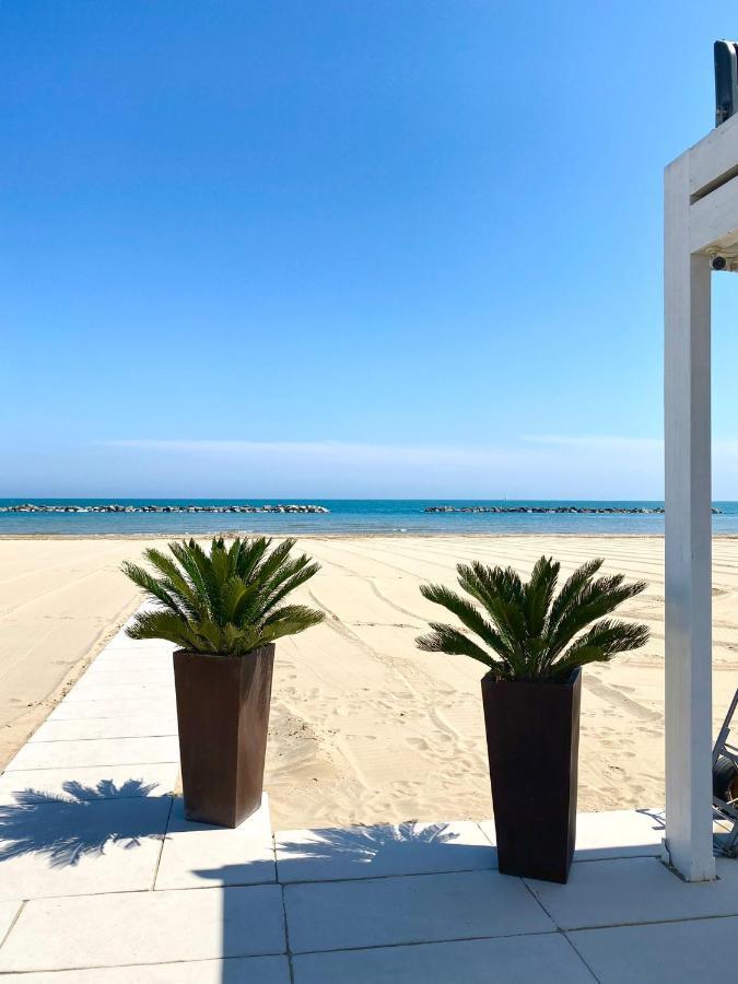 Hotel Flying Pesaro Exterior photo