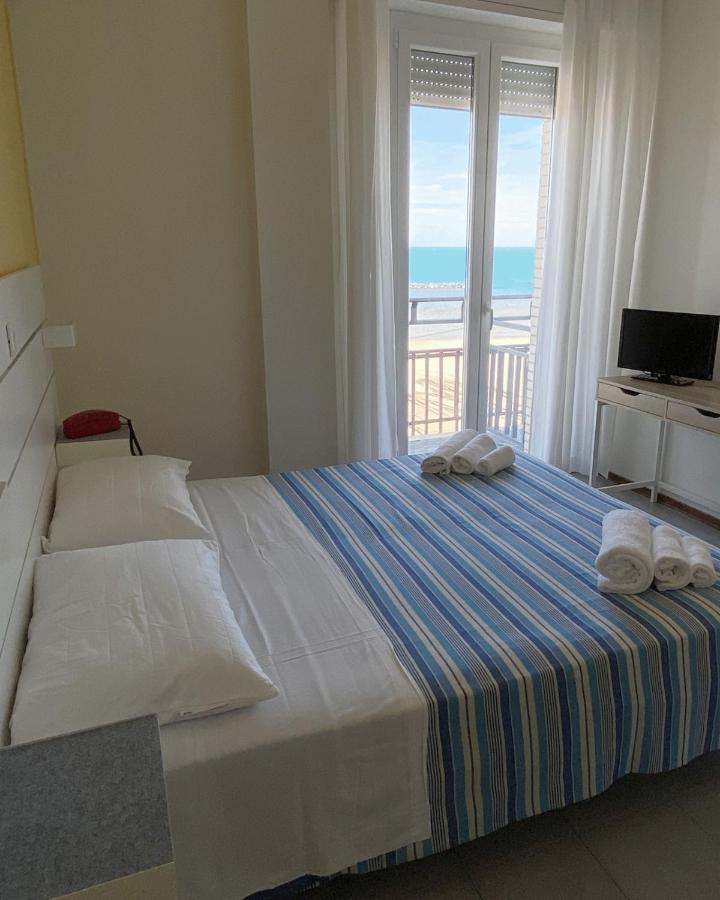 Hotel Flying Pesaro Exterior photo