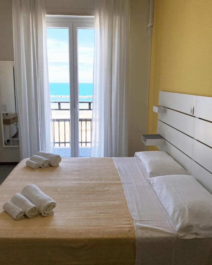 Hotel Flying Pesaro Exterior photo