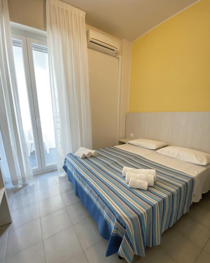 Hotel Flying Pesaro Exterior photo