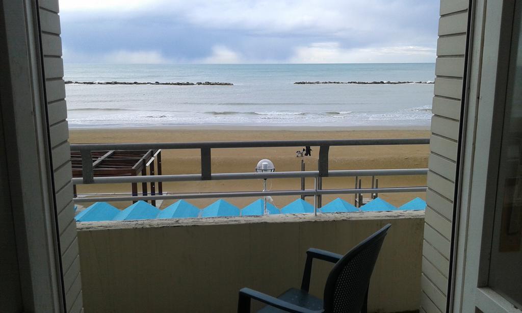 Hotel Flying Pesaro Exterior photo