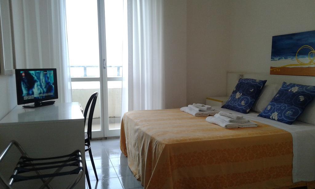 Hotel Flying Pesaro Exterior photo