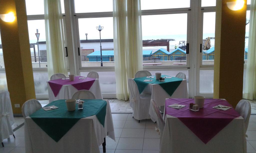Hotel Flying Pesaro Exterior photo