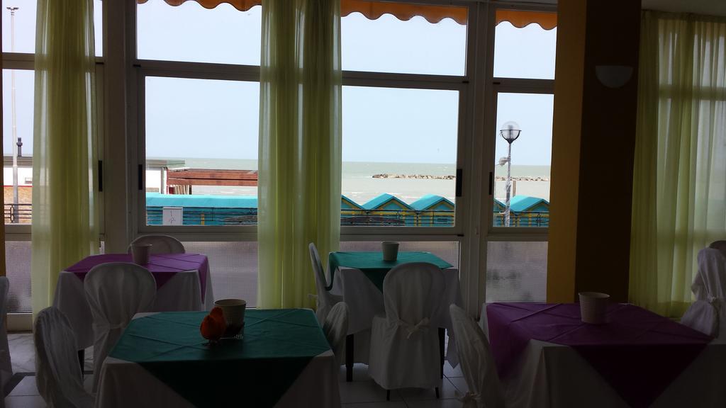 Hotel Flying Pesaro Exterior photo