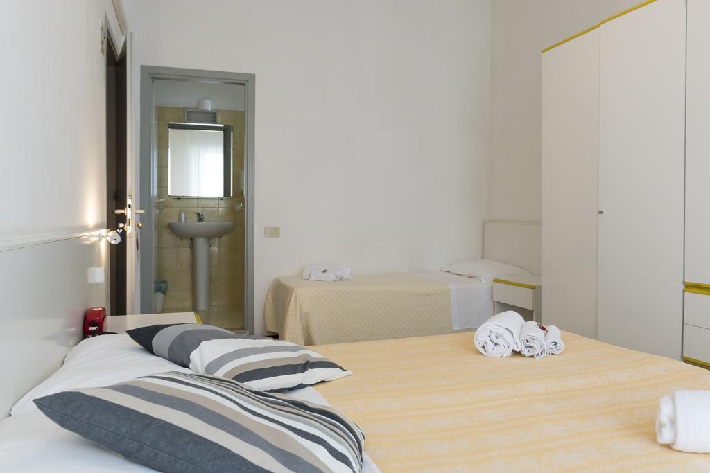 Hotel Flying Pesaro Exterior photo