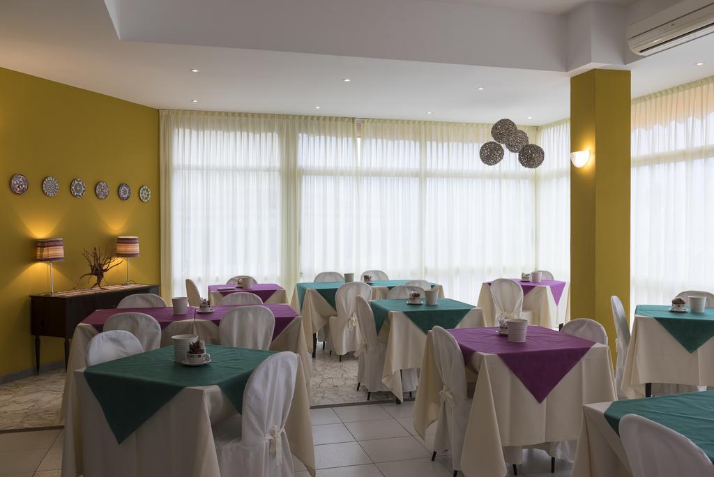 Hotel Flying Pesaro Exterior photo