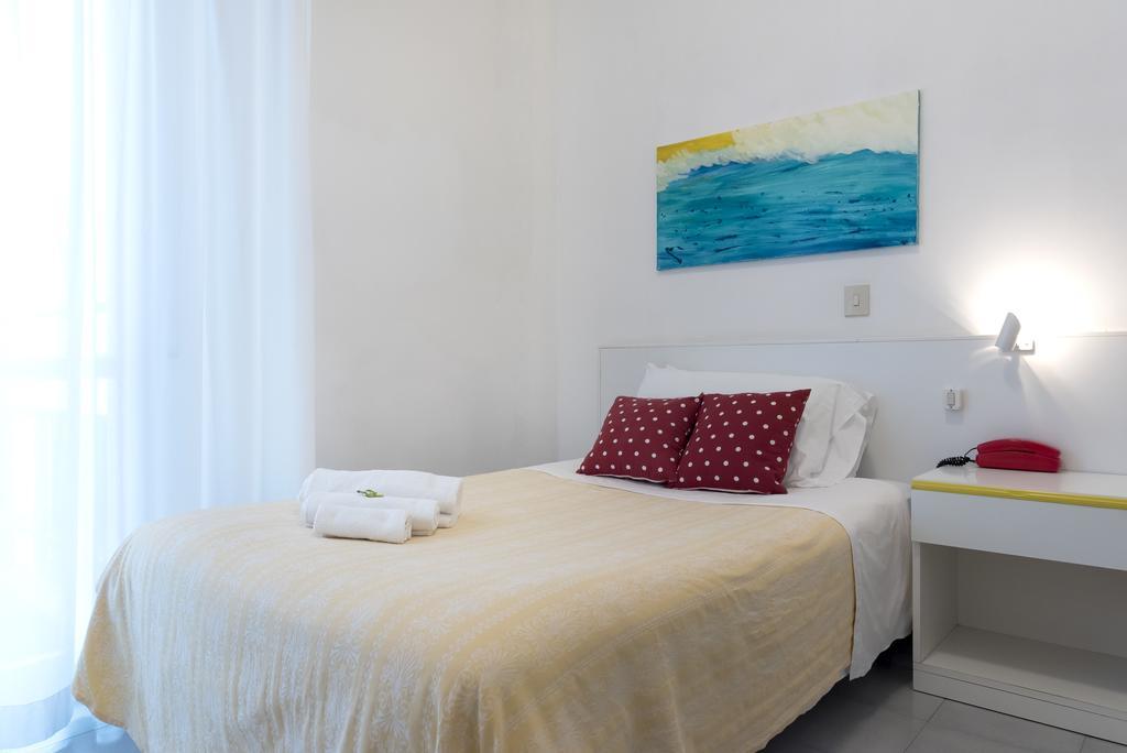 Hotel Flying Pesaro Exterior photo