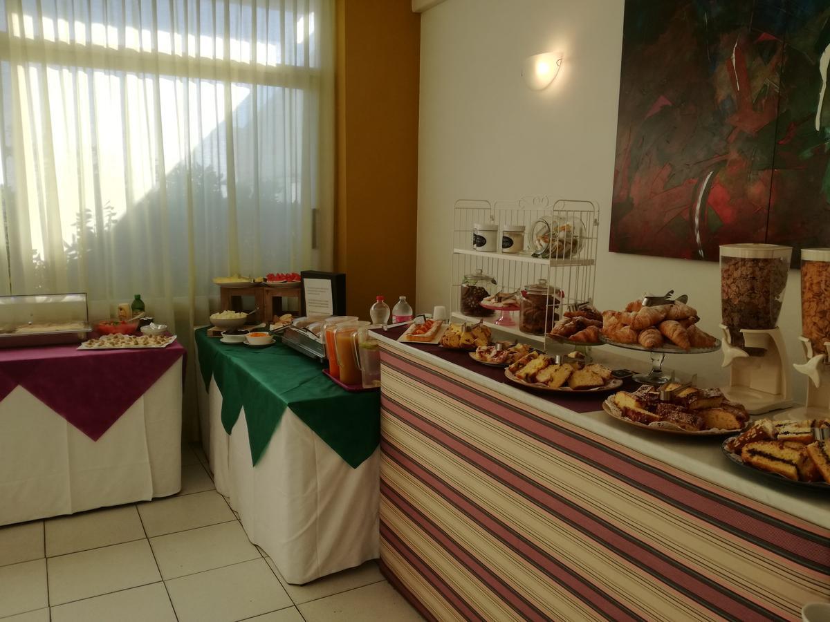 Hotel Flying Pesaro Exterior photo