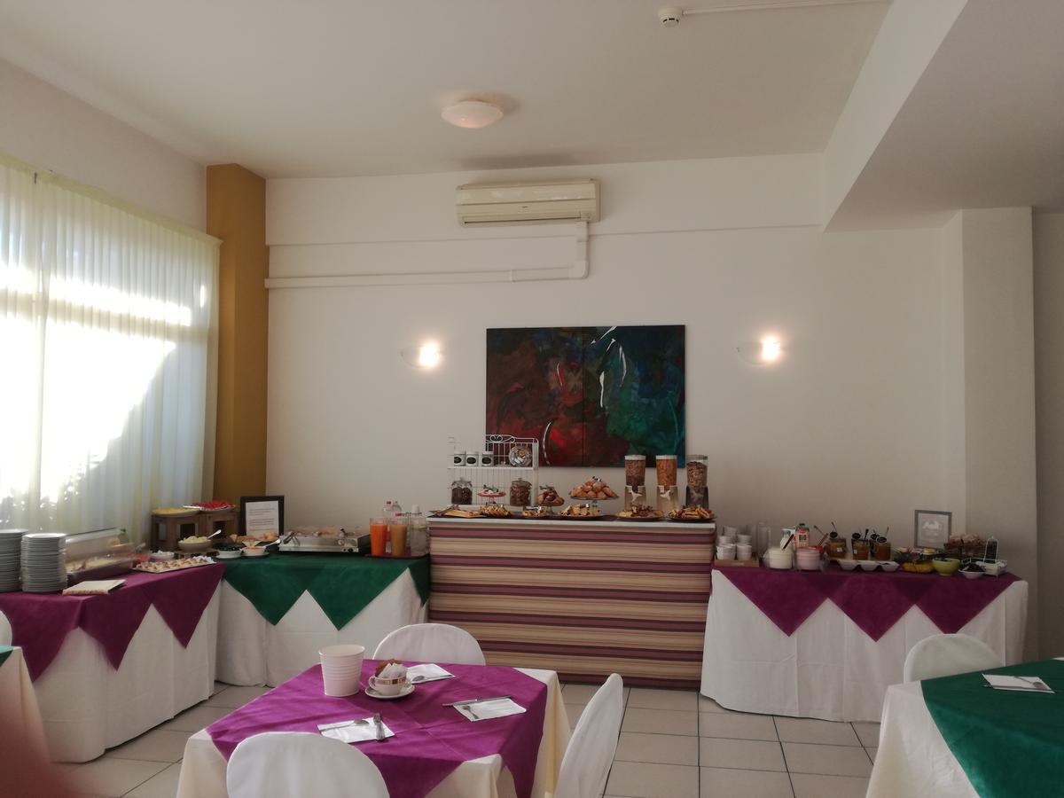 Hotel Flying Pesaro Exterior photo